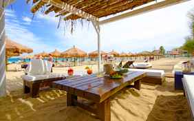 Entspannte Atmosphäre in der Strandbar von San Lorenzo (ca. 2 km entfernt)